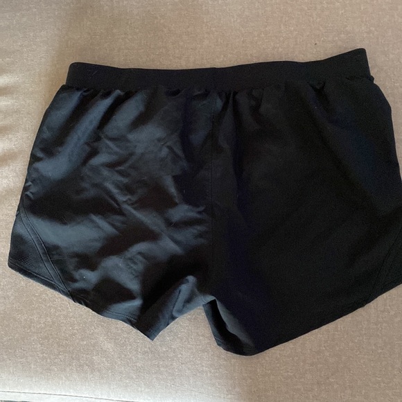Under armour loose running short - Picture 2 of 4